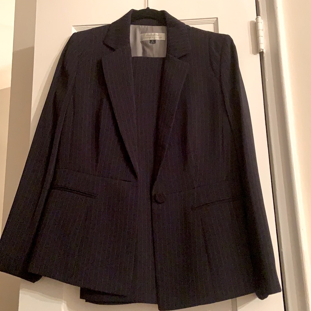 Tahari 2 piece Pant Suit -New